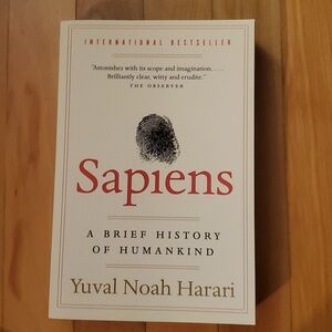 NEW Book Sapiens. A brief history of humankind. Paperback. By Yuval Noah Harari.